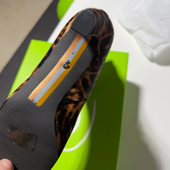 Leopard Print Pointed Toe Ankle Boot - Picture 4 of 6